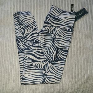 Kyodan Blue and White Patterned Leggings